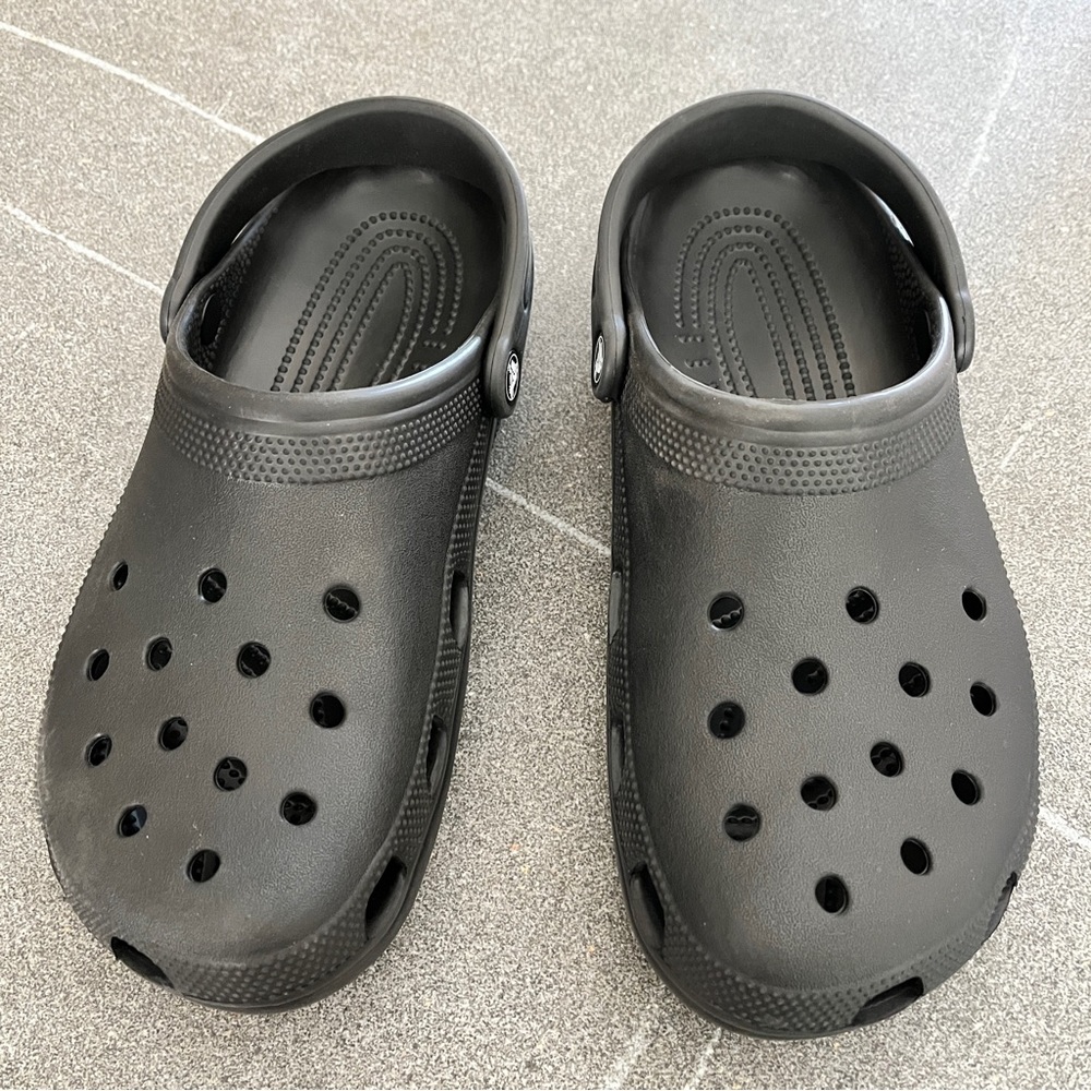Black Crocs slip on